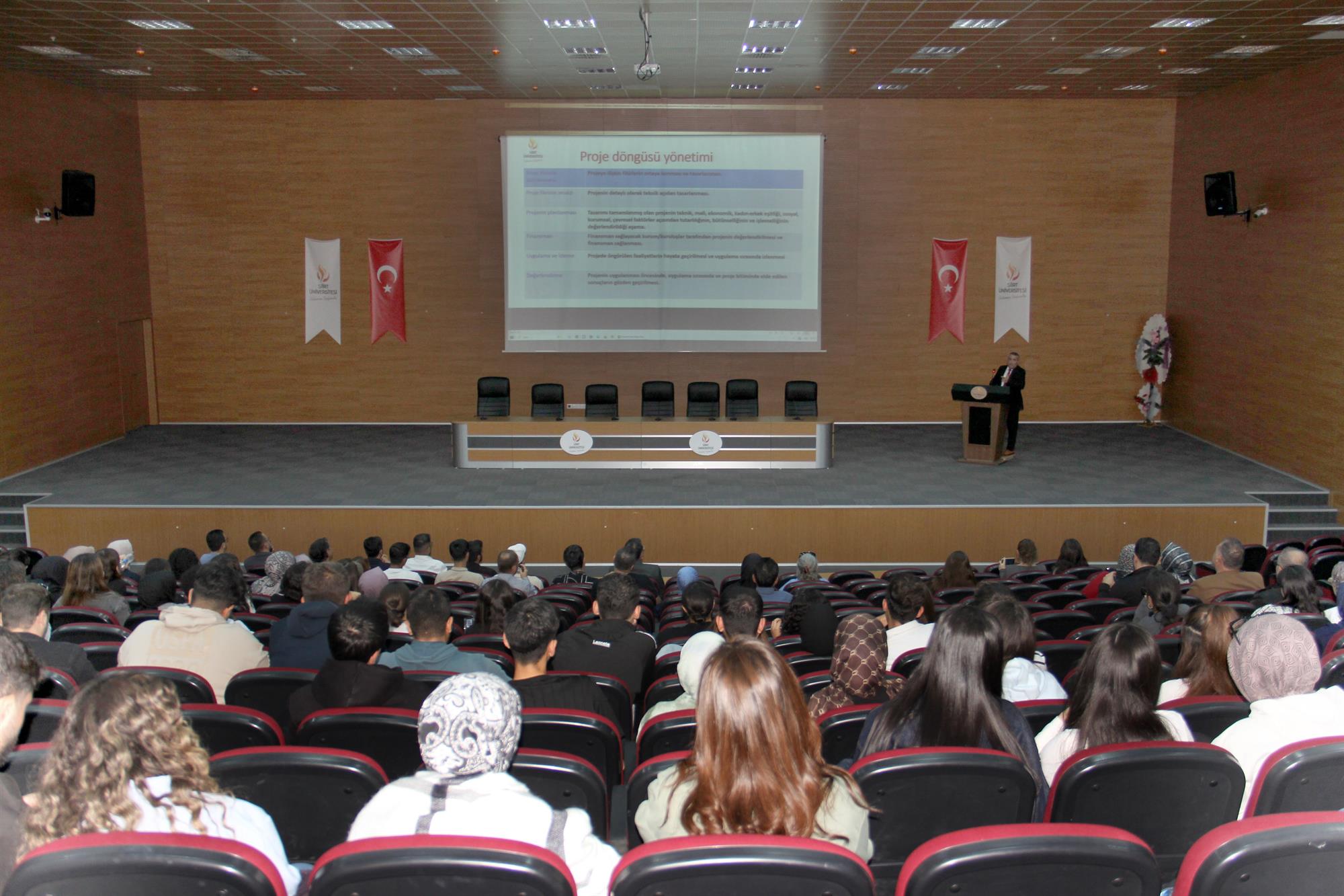 Üniversitemizde 2209-A Üniversite Öğrencileri Araştırma Projeleri Destekleme Programı Hakkında Bilgilendirme Toplantısı Yapıldı